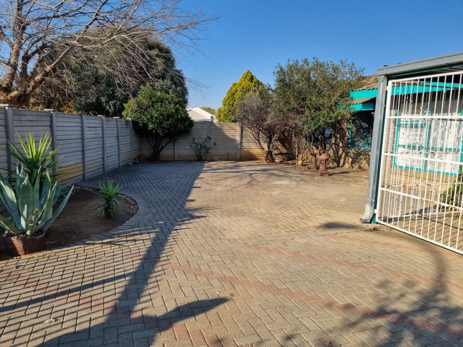4 Bedroom Property for Sale in Pellissier Free State